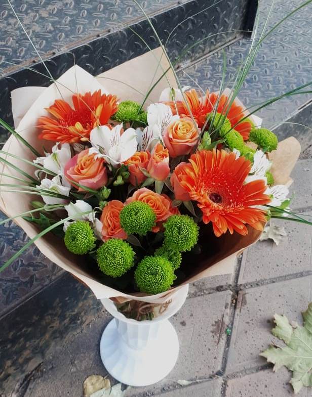 Букет цветов из: Герберы, Хризантемы, Альстромерии и Розы в Садовое