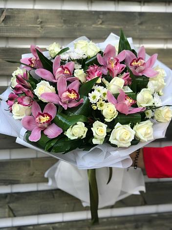 Букет цветов из: Розы и Хризантемы в Садовое