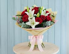 Букет цветов из:  Лилии и Розы в Садовое