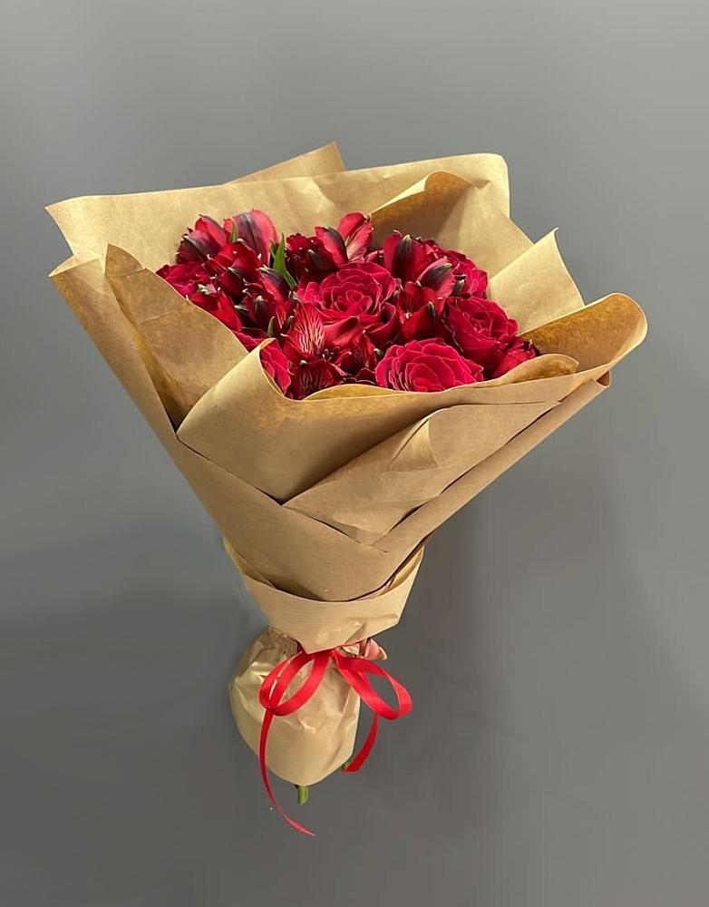 Букет цветов из: Альстромерии и Розы в Садовое