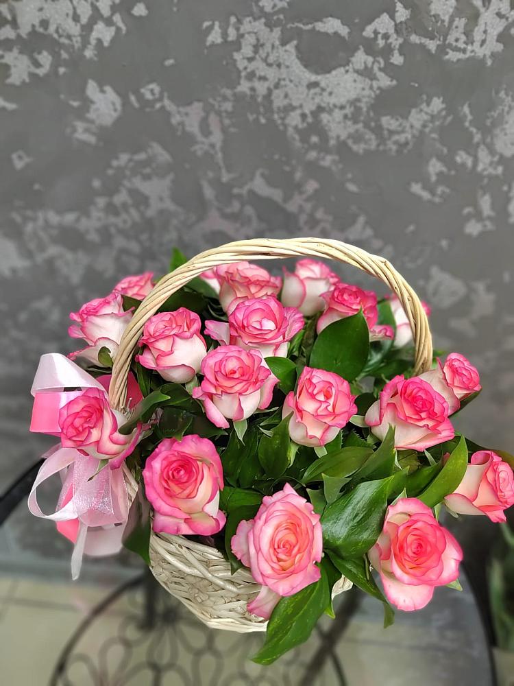 Цветочная композиция из Розы в корзине в Садовое
