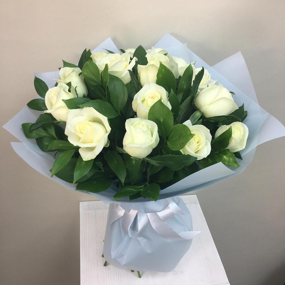 Букет 15 Белых роз Проуд в Садовое