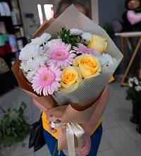 Букет цветов из:  Герберы, Розы и Хризантемы в Садовое