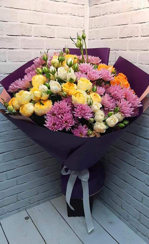 Букет цветов из: Хризантемы и Розы в Садовое
