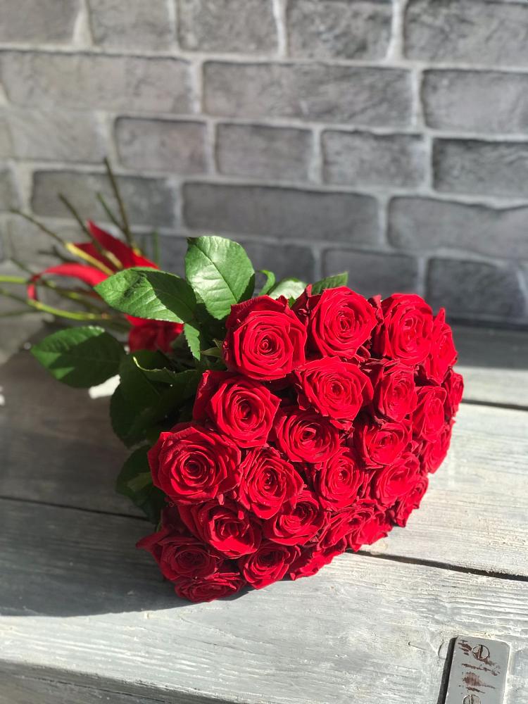 Букет Красные розы Фридом в Садовое