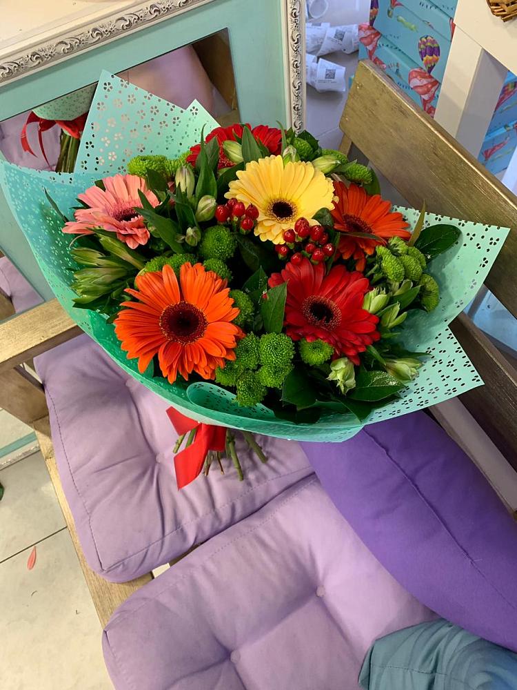 Букет цветов из: Герберы, Хризантемы и Альстромерии в Садовое