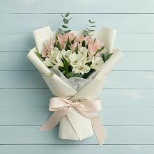 Букет цветов из:  Альстромерии в Садовое