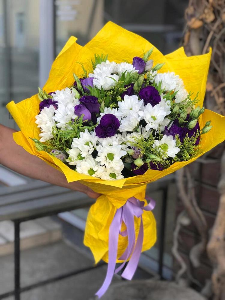 Букет цветов из: Ирисы, Хризантемы и Ромашки в Садовое