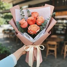 Букет цветов из:  Розы в Садовое