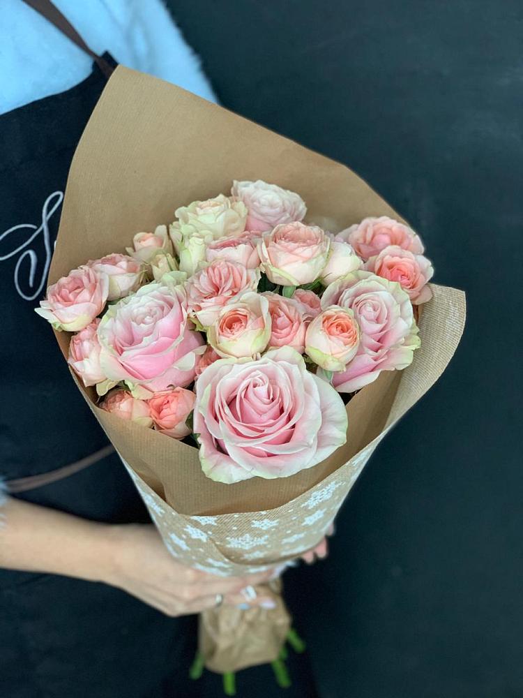 Букет цветов из: Хризантемы и Розы в Садовое