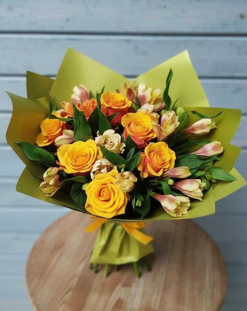 Букет цветов из: Альстромерии и Розы в Садовое