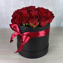 Цветочная композиция из Розы в шляпной коробке в Садовое