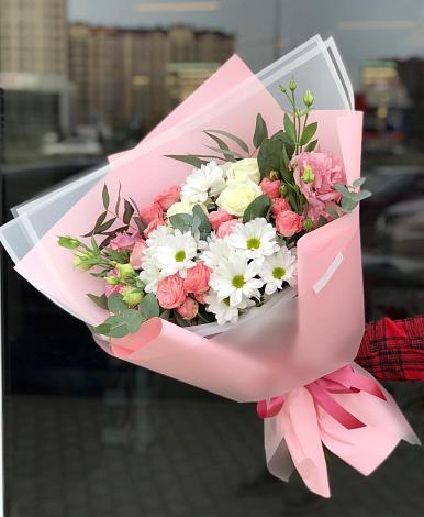 Букет цветов из: Розы, Лизиантусы и Хризантемы в Садовое