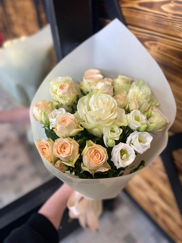 Букет цветов из: Розы и Лизиантусы в Садовое