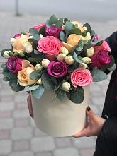 Цветочная композиция из Розы в шляпной коробке в Садовое